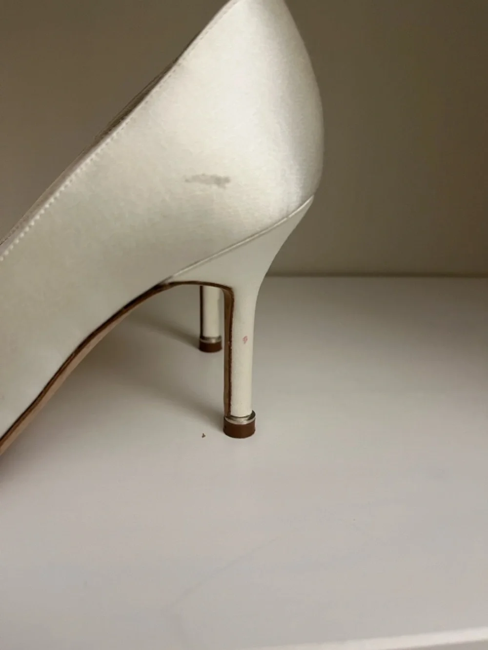 Manolo Blahnik Hangisi 90 Satin Pump with Blue Crystal Buckle 35.5 - Picture 10 of 15